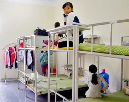Phòng ở dành cho học sinh tại khu nội trú của Trường PTDTNT huyện Bình Liêu (Quảng Ninh) luôn khang trang, sạch đẹp.